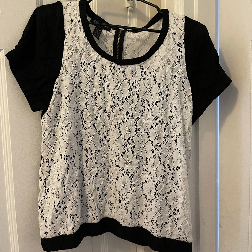 Black and white lace top XL